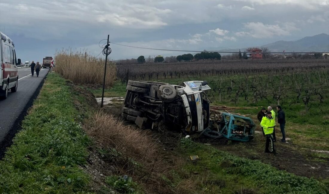 MANİSA (AA) – Manisa'nın Salihli ilçesinde çekiciye bağlı arızalı kamyonun