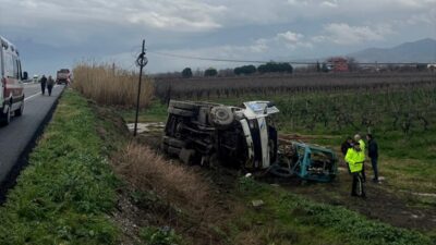 MANİSA (AA) – Manisa'nın Salihli ilçesinde çekiciye bağlı arızalı kamyonun