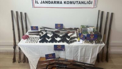 MANİSA (AA) – Manisa'nın Yunusemre ilçesinde evinde çok sayıda silah