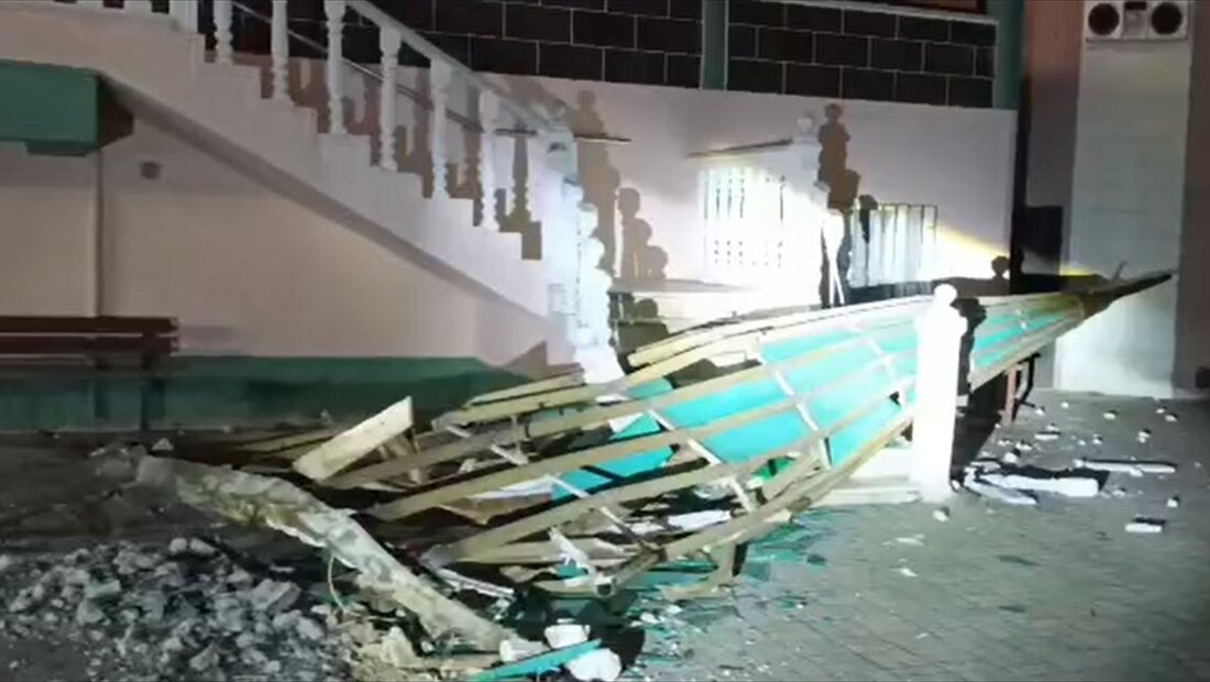 MANİSA (AA) – Manisa’nın Salihli ilçesinde etkili olan kuvvetli fırtına