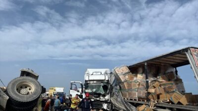 MANİSA (AA) – Manisa'nın Salihli ilçesinde 3 aracın karıştığı zincirleme