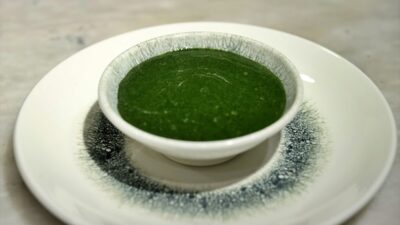 - Isırgan çorbası, haşlanıp doğranan taze ısırganla
genellikle mısır unlu-terbiyeli şekilde