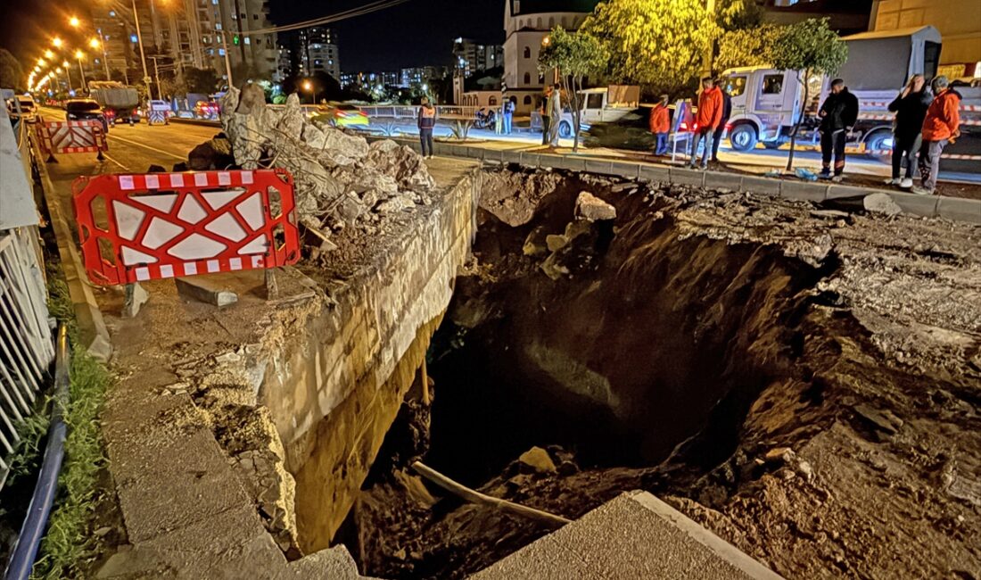 MERSİN (AA) – Mersin'in Mezitli ilçesinde, altından derenin aktığı köprünün