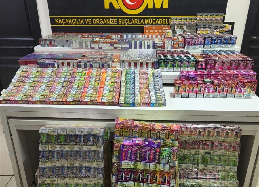 MERSİN (AA) – Mersin'de kömür yüklü tırın dorsesinde gümrük kaçağı