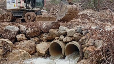 MERSİN (AA) – Mersin'de etkili olan sağanak ve şiddetli rüzgar