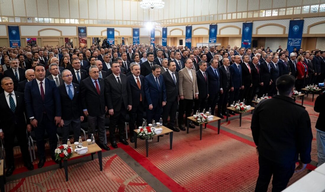 - "Sayın Özgür Özel kendi cumhurbaşkanlığı adaylığının yolunu açıyor. Önündeki