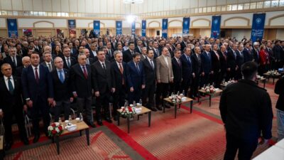 - "Sayın Özgür Özel kendi cumhurbaşkanlığı adaylığının yolunu açıyor. Önündeki