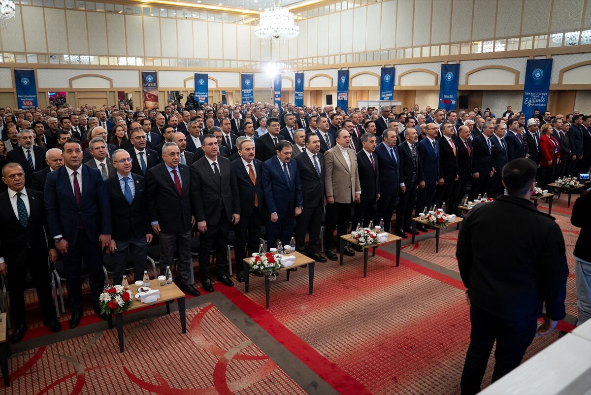 - "Sayın Özgür Özel kendi cumhurbaşkanlığı adaylığının yolunu açıyor. Önündeki