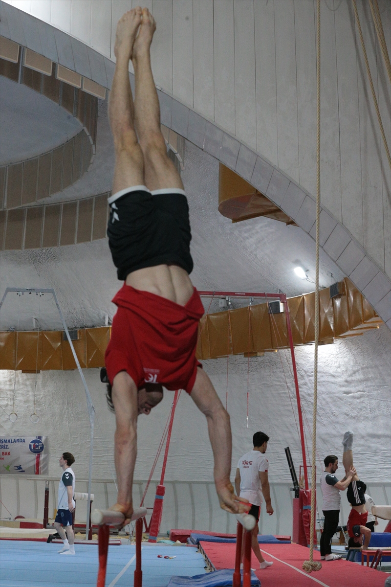 - Artistik Cimnastik Erkek Milli Takımı sporcularından Ahmet Burak Ekici:
-