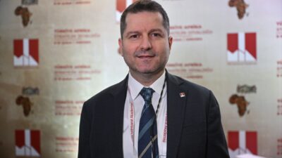 - "Tarafların kamuoylarına oynama hamleleri olarak değerlendiriyorum bu görüşmeleri"
- "İran