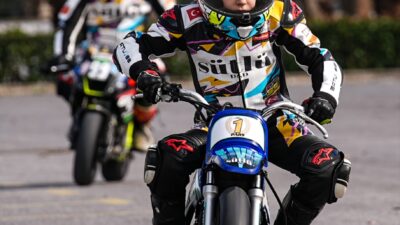 - İzmir'de milli motosikletçi Batu Pehlivan'ın uygun alan olmadığı için