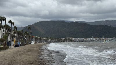 MUĞLA (AA) – Muğla'nın Marmaris ve Bodrum ilçelerinde fırtına yaşamı
