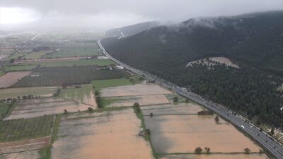 - Sağanak nedeniyle sular altında kalan tarım arazileri dronla görüntülendi