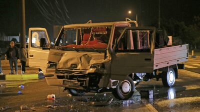 MUĞLA (AA) – Muğla'nın Fethiye ilçesinde yakıt tankeriyle çarpışan kamyonetteki