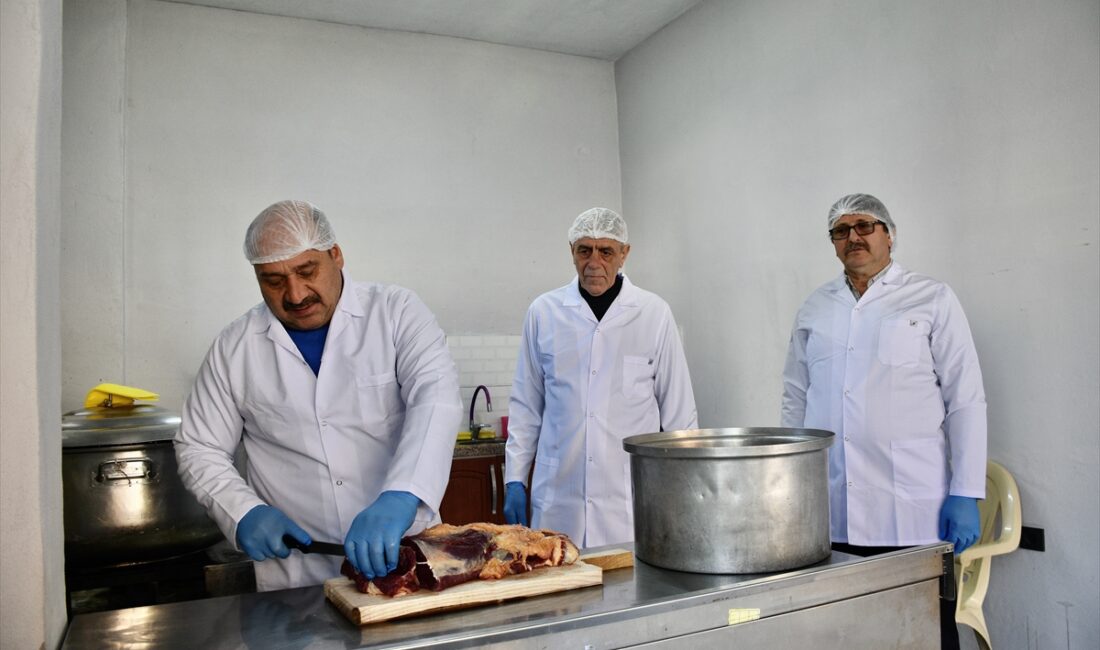 - Samsun'un Terme ilçesi Mescitli Mahallesi sakinleri, yaklaşık 150 yaşlıya