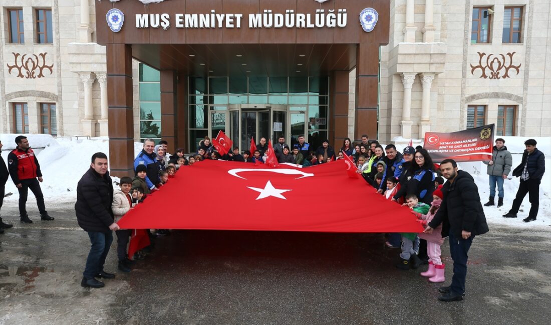 - Kentte yürütülen "Çocuk Sineması Günleri" projesi kapsamında çocukların polislere