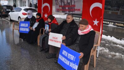 MUŞ (AA) – Muş'ta çocukları terör örgütü PKK tarafından kaçırılan