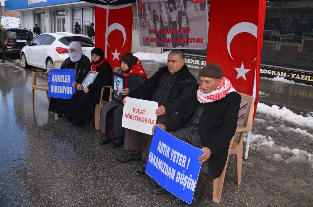 MUŞ (AA) – Muş'ta çocukları terör örgütü PKK tarafından kaçırılan