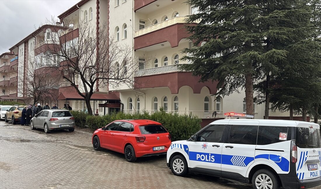 NEVŞEHİR (AA) – Nevşehir'de boşanma aşamasındaki eşini bıçakla yaralayıp kaçan