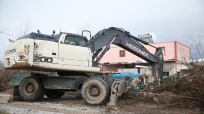 NİĞDE (AA) – Niğde'nin Çiftlik ilçesinde sağanak hayatı olumsuz etkiledi.