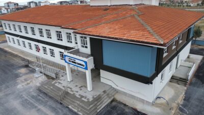 - Aksaray'da çok istemesine rağmen hayvanlara bakması için okula gönderilmeyen