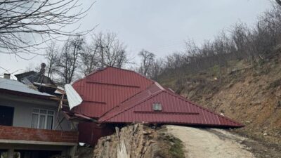 ORDU (AA) – Ordu'nun bazı ilçelerinde etkili olan fırtına nedeniyle