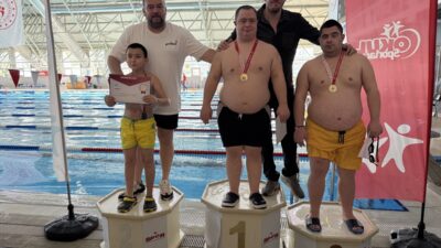 TEKİRDAĞ (AA) – "Özel çocuklar" Tekirdağ'da düzenlenen yüzme yarışında hem