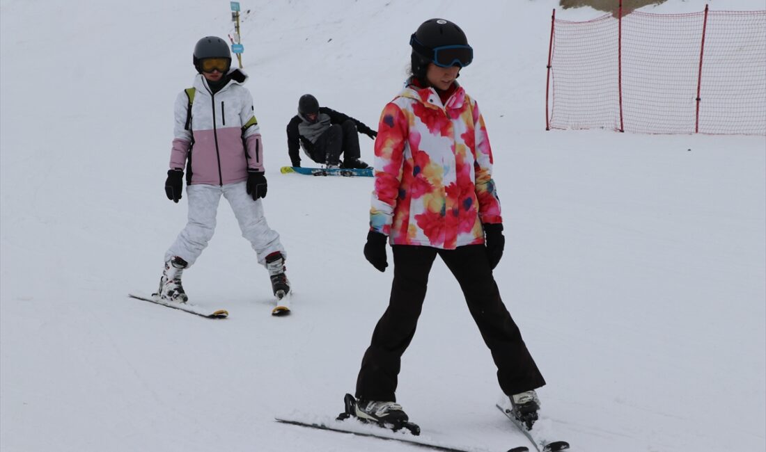 - Erzurum Valisi Mustafa Çiftçi:
- "Otellerdeki doluluk oranlarına baktığımızda gelen