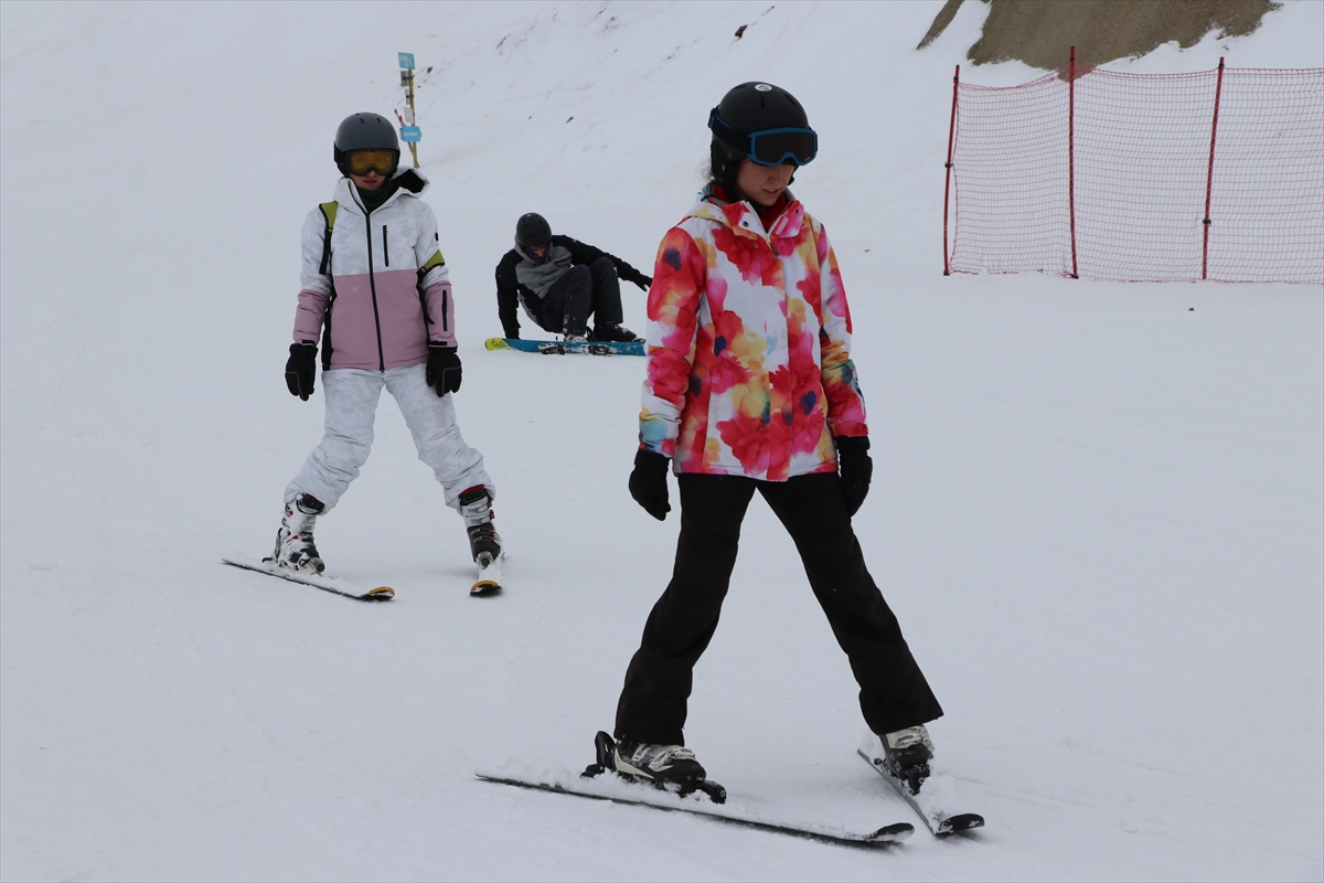 - Erzurum Valisi Mustafa Çiftçi:
- "Otellerdeki doluluk oranlarına baktığımızda gelen
