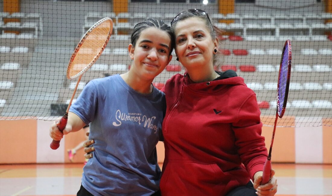 - Milli sporcu Sudenaz Şanlı:
- "İçine kapanık bir çocuktum. Spora