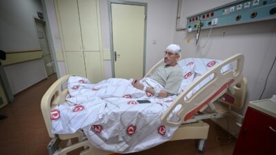 - Beyin pili ameliyatı olan parkinson hastası Bülent Ünver:
- "Ameliyat