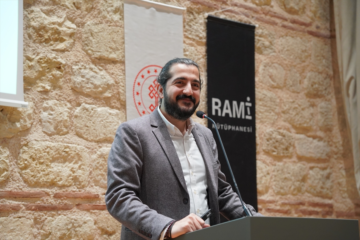 İSTANBUL (AA) – Rami Kütüphanesi'nde düzenlenen söyleşide zihinsel yorgunluk, belirsizlik