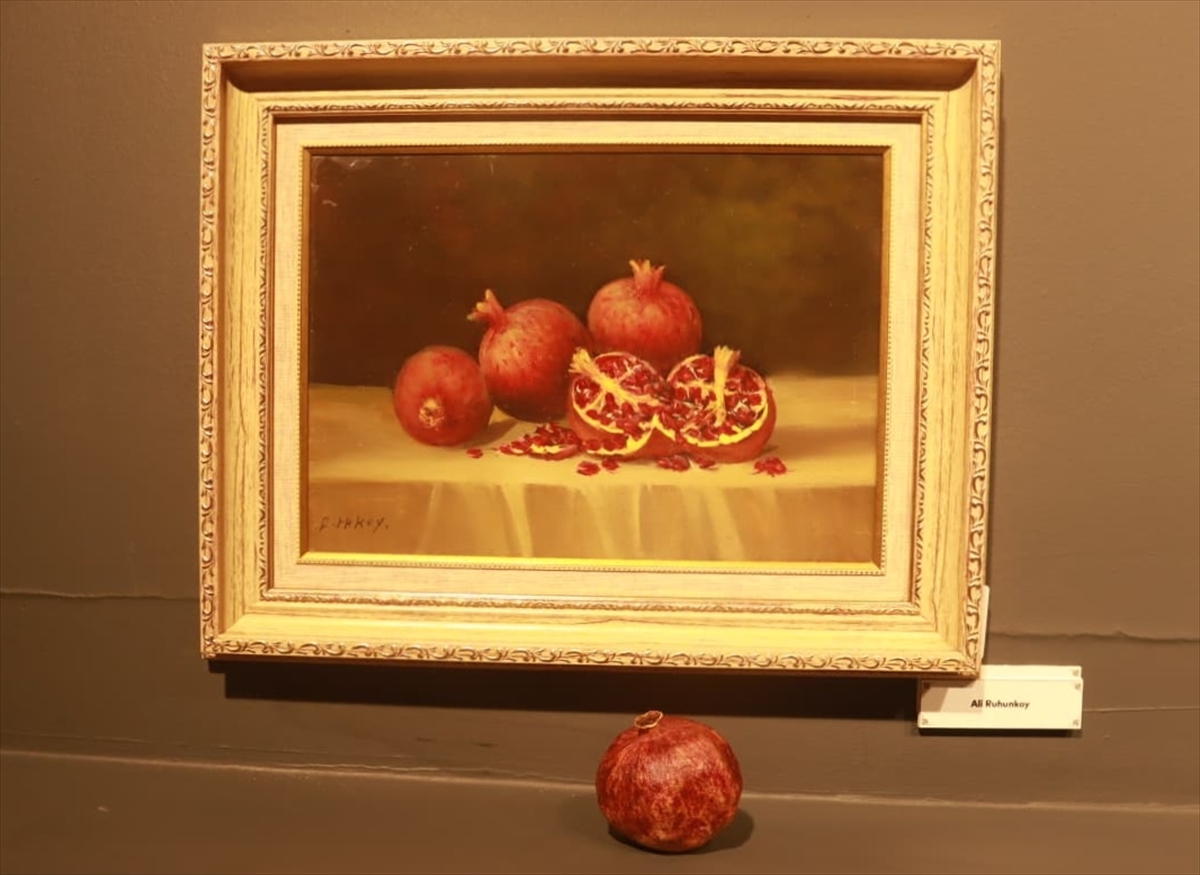 - Yıldırım:
- "Allah güzeldir, güzel olanı sever. İslam'ın asla sanatla