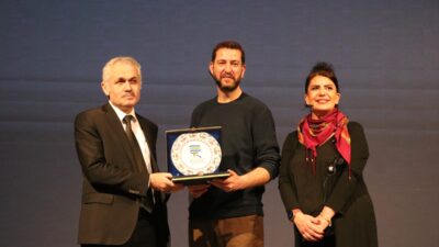 RİZE (AA) – Rize'de, Anadolu Üniversitesi Tiyatro Anadolu tarafından "Aşk