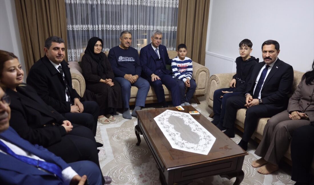 ANKARA (AA) – Sağlık Bakanı Kemal Memişoğlu, Hatay'da depremzede Gümüş