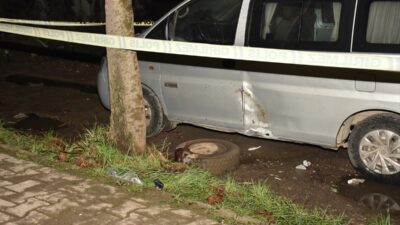 SAKARYA (AA) – Sakarya'nın Erenler ilçesinde 2 kamyonetin çarpıştığı kazada