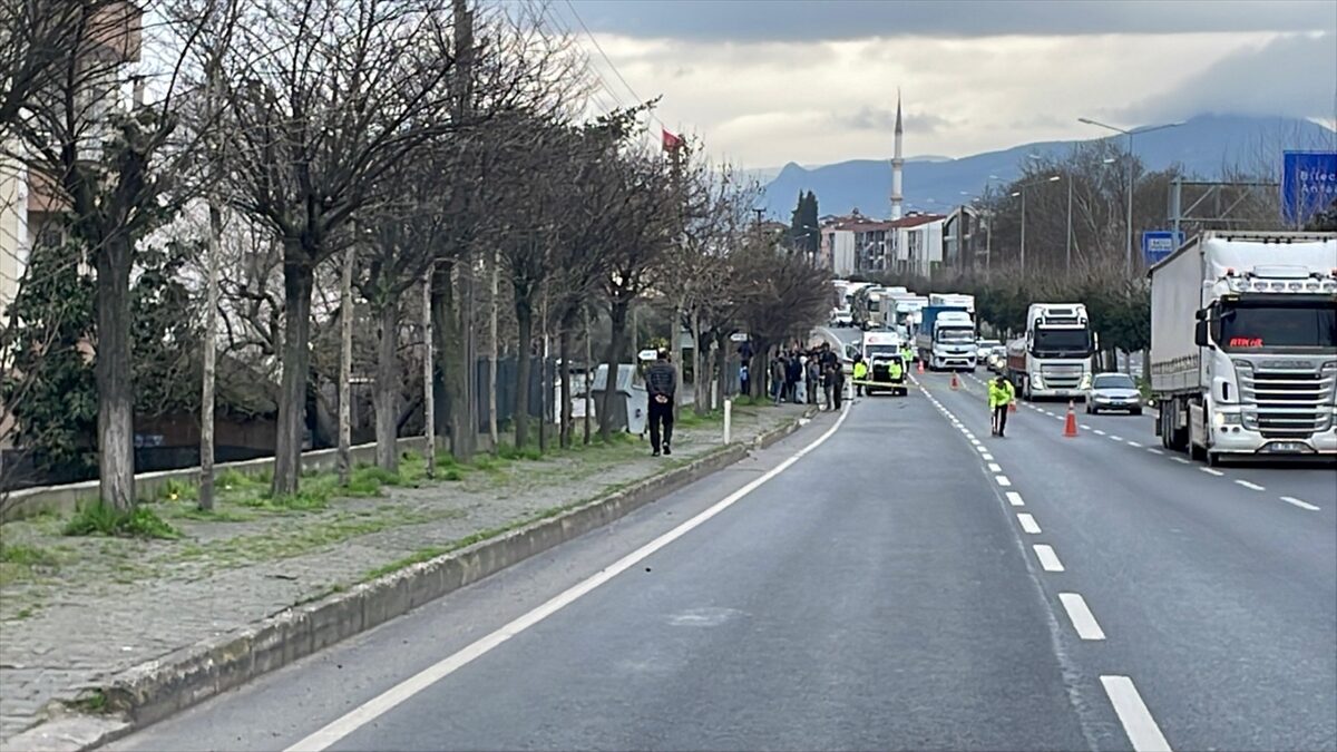 SAKARYA (AA) – Sakarya'nın Pamukova ilçesinde otomobilin çarptığı anne ağır