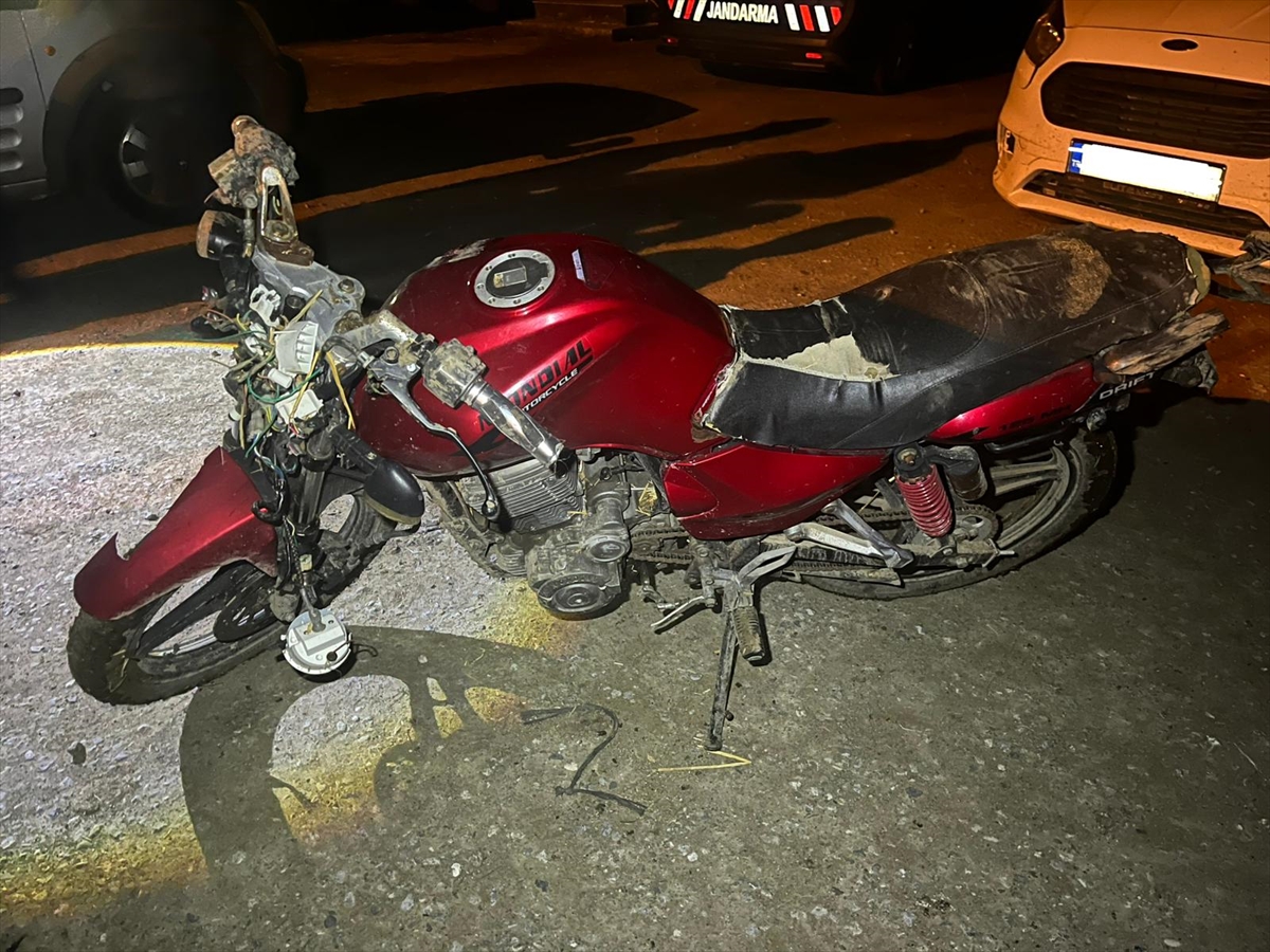 - Zanlının samanlığa sakladığı motosiklet jandarma ekibince bulundu