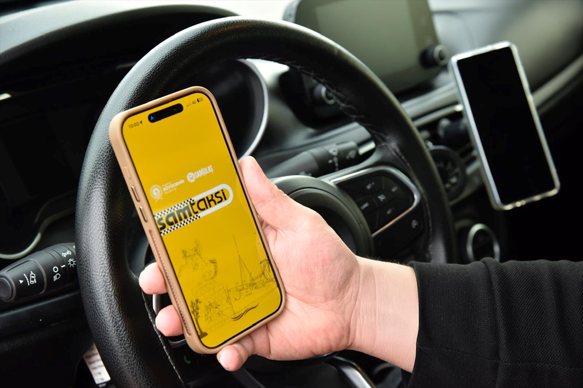 SAMSUN (AA) – Samsun Büyükşehir Belediyesi, taksicileri dijitalleşen ulaşım sistemine