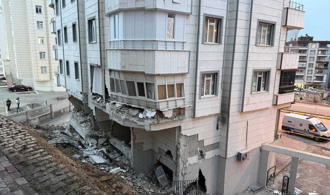 ŞANLIURFA (AA) – Şanlıurfa'nın Karaköprü ilçesinde 5 katlı bina, istinat