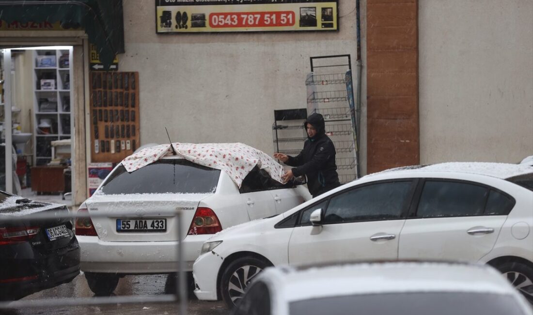 ŞANLIURFA (AA) – Şanlıurfa'da etkili olan sağanak ve dolu, yaşamı