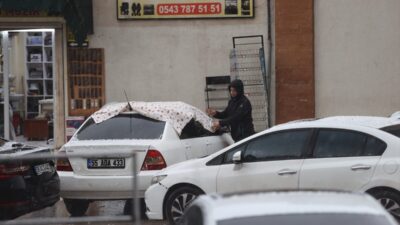 ŞANLIURFA (AA) – Şanlıurfa'da etkili olan sağanak ve dolu, yaşamı