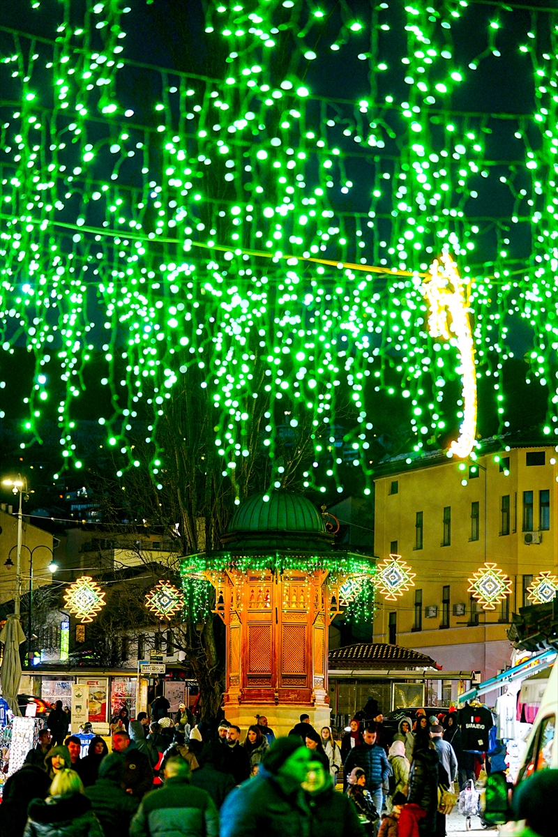 SARAYBOSNA (AA) – Bosna Hersek'in başkenti Saraybosna'daki tarihi Başçarşı, ramazan