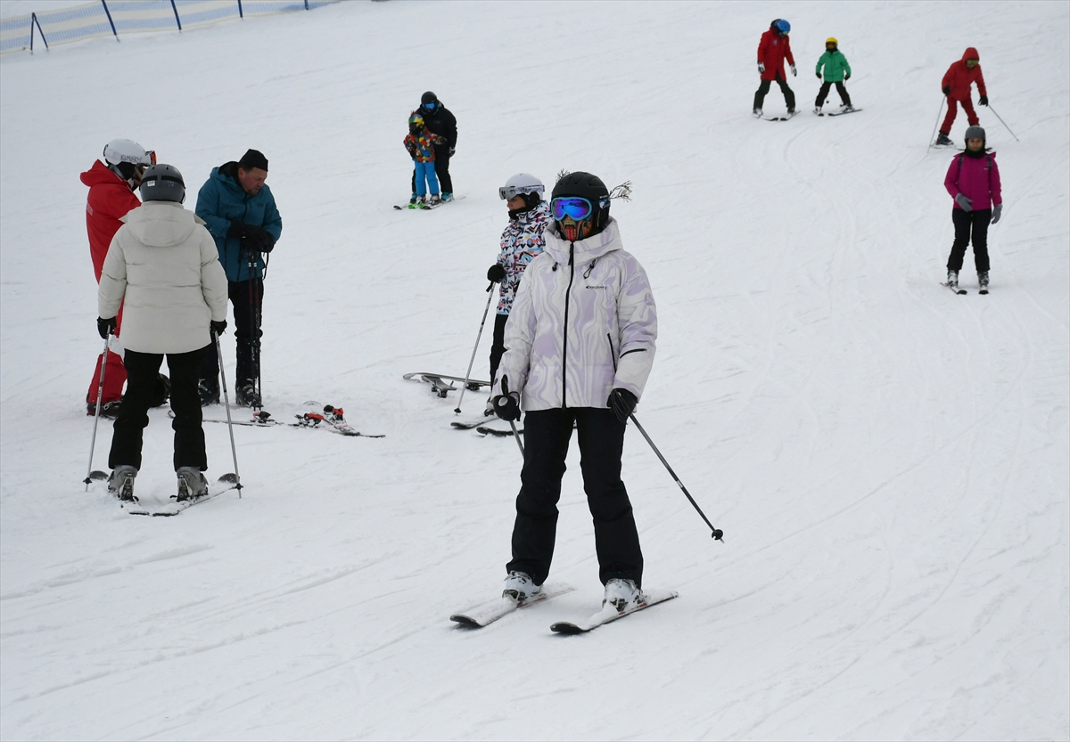 KARS (AA) – Türkiye'nin önemli kış turizm merkezlerinden Sarıkamış Kayak