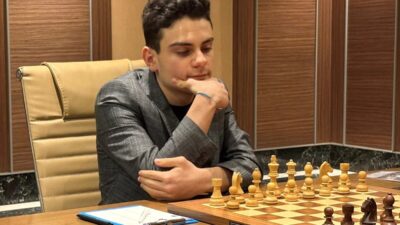 - Stratejik hamlelerin ön planda olduğu dördüncü oyunda rakipler berabere