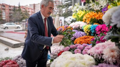 - Ankara Çiçekçiler Esnaf Odası Başkanı Emin Çimen:
- "Kelebek buketlerimiz,