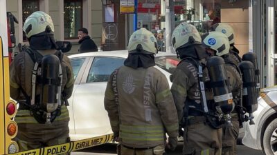 İSTANBUL (AA) – Şişli'de, 9 katlı binanın çatısında çıkan yangın