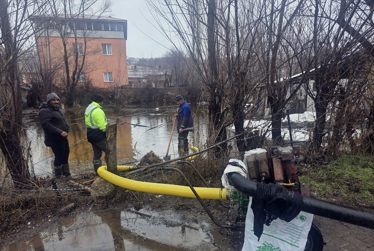 SİVAS (AA) – Sivas'ın Hafik ilçesinde eriyen kar suları nedeniyle