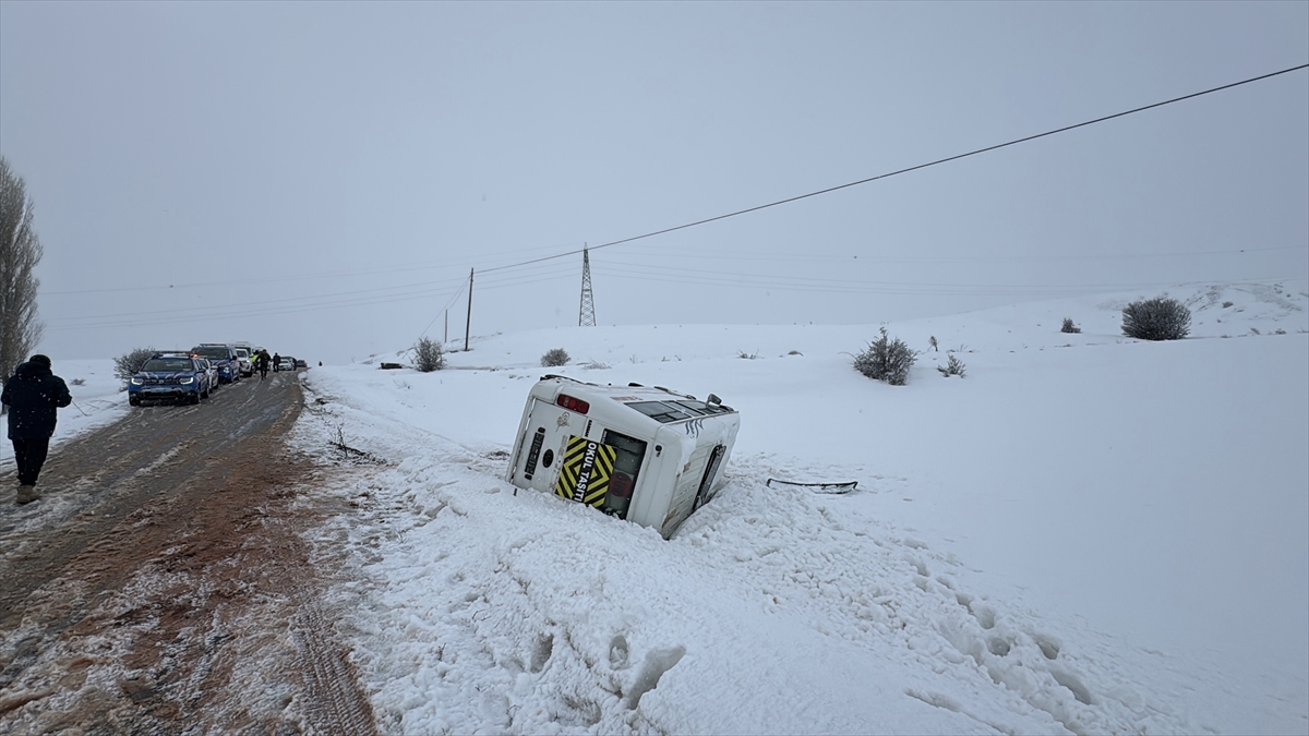 SİVAS (AA) – Sivas'ın Yıldızeli ilçesinde öğrenci servisinin devrilmesi sonucu