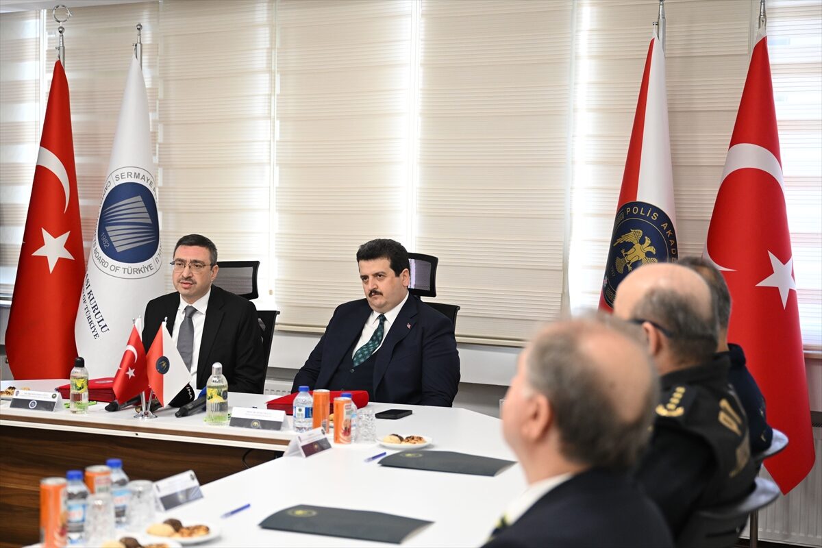 - Sermaye Piyasası Kurulu Başkanı İbrahim Ömer Gönül:
- "Akademi öğrencilerine